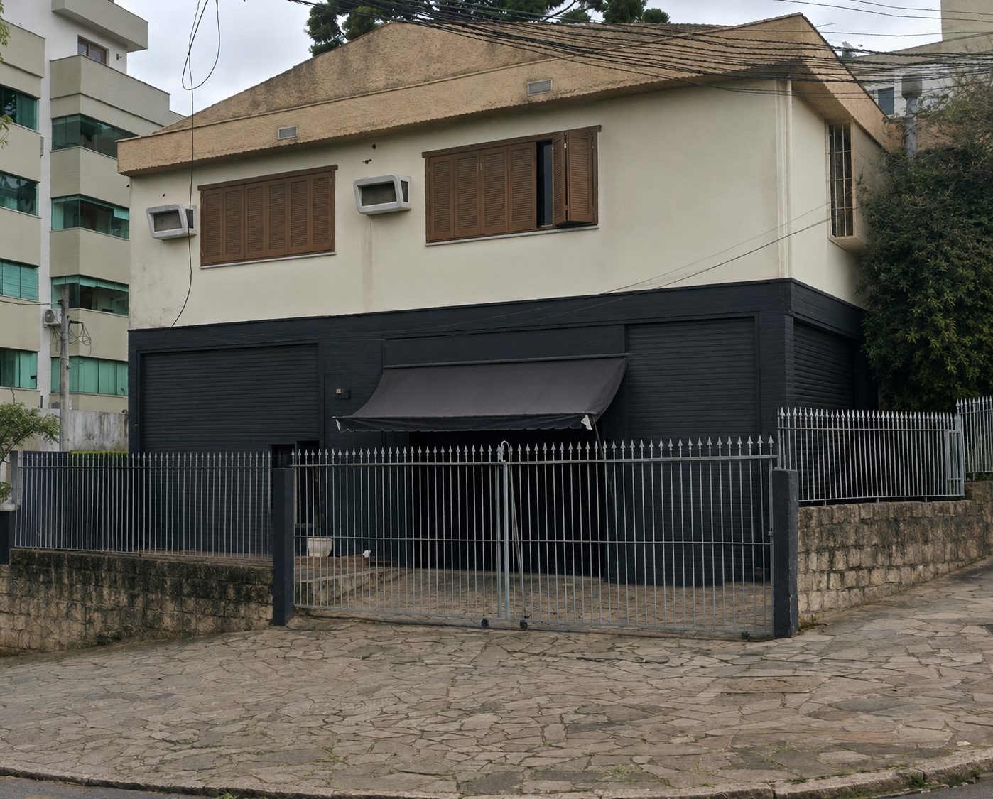 Casa 4 quartos para Venda no bairro Cristo Redentor em Porto Alegre
