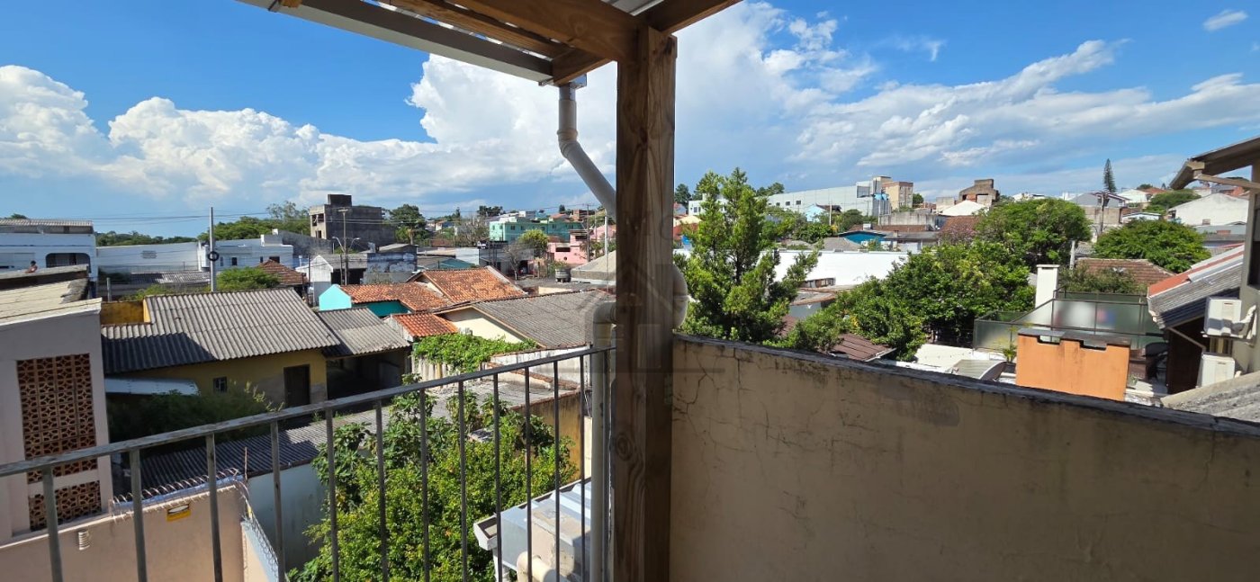 Casa 3 quartos para Venda no bairro JARDIM SABARÁ em Porto Alegre